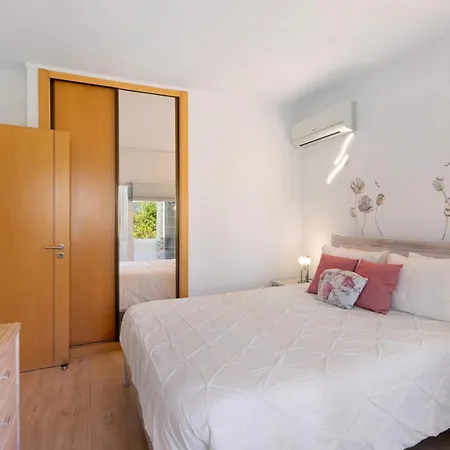 Happyandroses, 2-room Apt, Pool Apartment