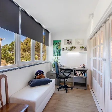 Apartment Happyandroses, 2-room Apt, Pool