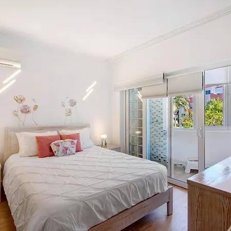 Apartment Happyandroses, 2-room Apt, Pool