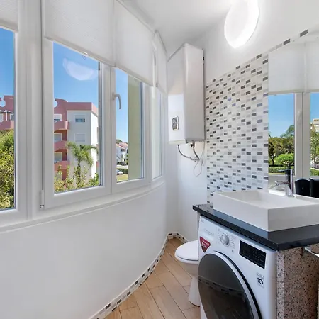Happyandroses, 2-room Apt, Pool Apartment Quarteira